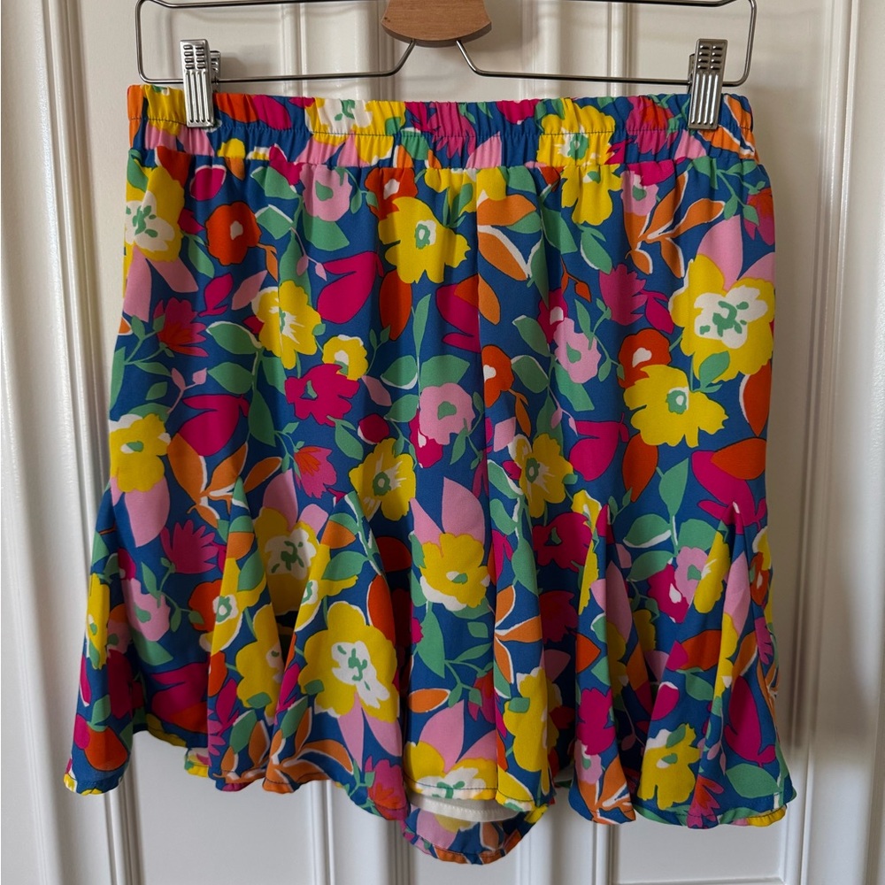 AQUA Bright Floral Ruffle Skort. Size L